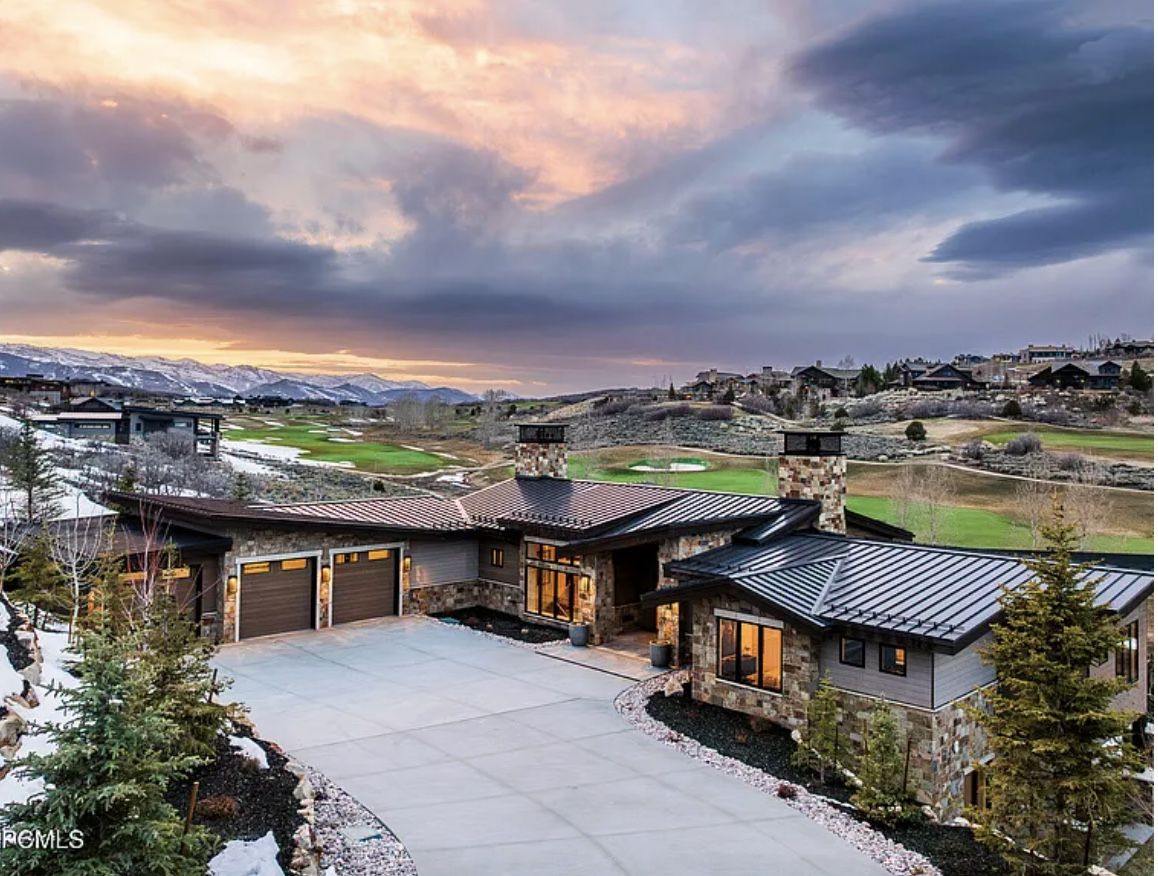 Motor court and golf course views at 9406 N. Uinta Drive